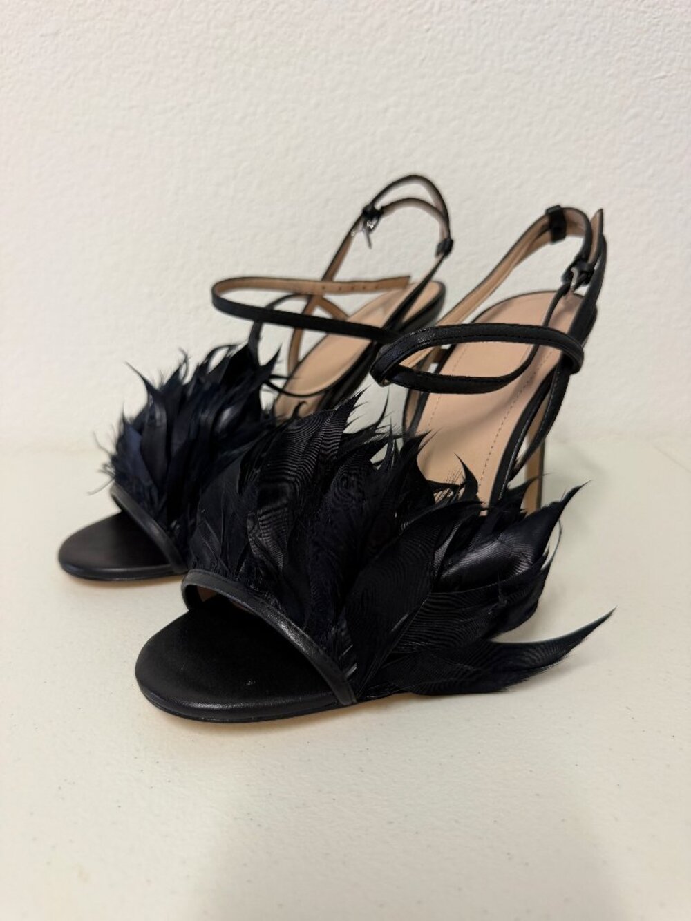 NWOT Pour La Victoire Black Feather Strappy Stiletto Sandals Heels Size 8